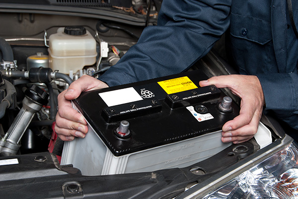What Are the Early Warning Signs of a Failing Car Battery?